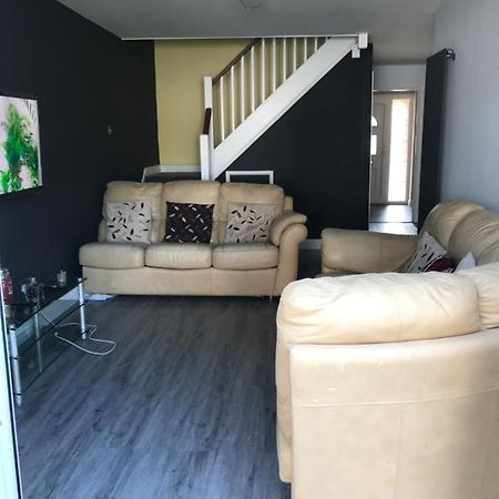 Double Room Next To Burnham Elizabeth Line Station สลาว ภายนอก รูปภาพ