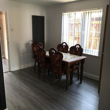 Double Room Next To Burnham Elizabeth Line Station สลาว ภายนอก รูปภาพ