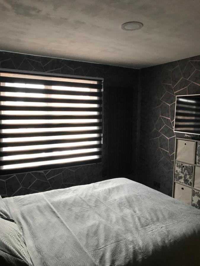 Double Room Next To Burnham Elizabeth Line Station สลาว ภายนอก รูปภาพ