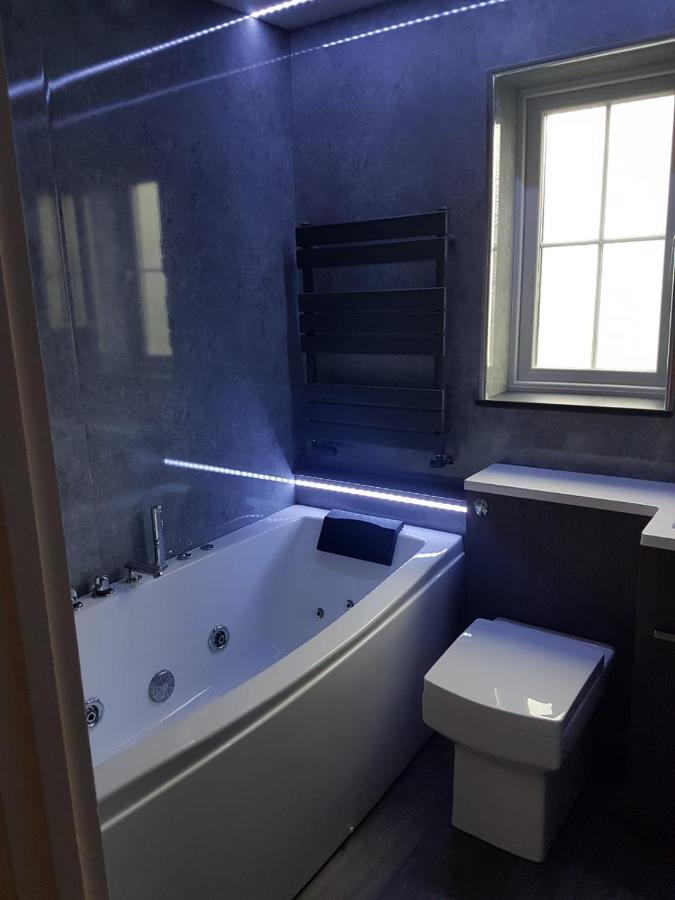 Double Room Next To Burnham Elizabeth Line Station สลาว ภายนอก รูปภาพ