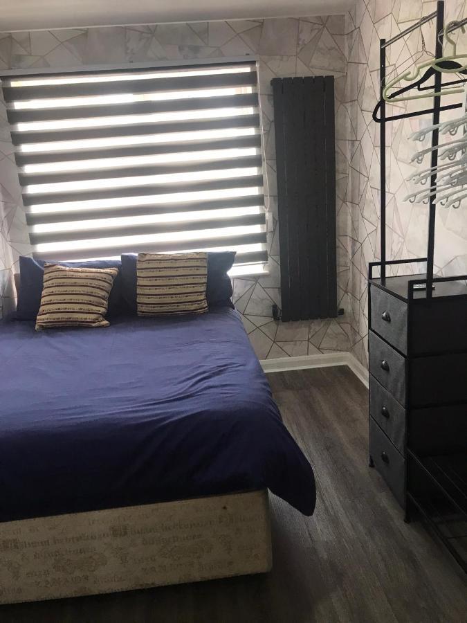 Double Room Next To Burnham Elizabeth Line Station สลาว ภายนอก รูปภาพ