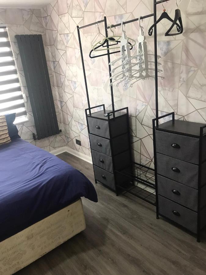 Double Room Next To Burnham Elizabeth Line Station สลาว ภายนอก รูปภาพ