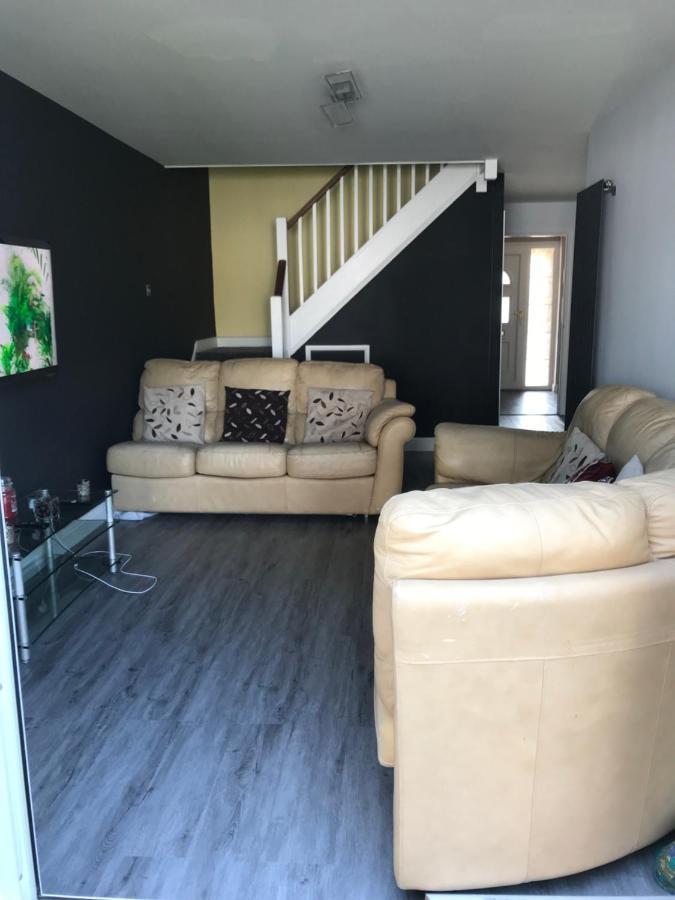 Double Room Next To Burnham Elizabeth Line Station สลาว ภายนอก รูปภาพ