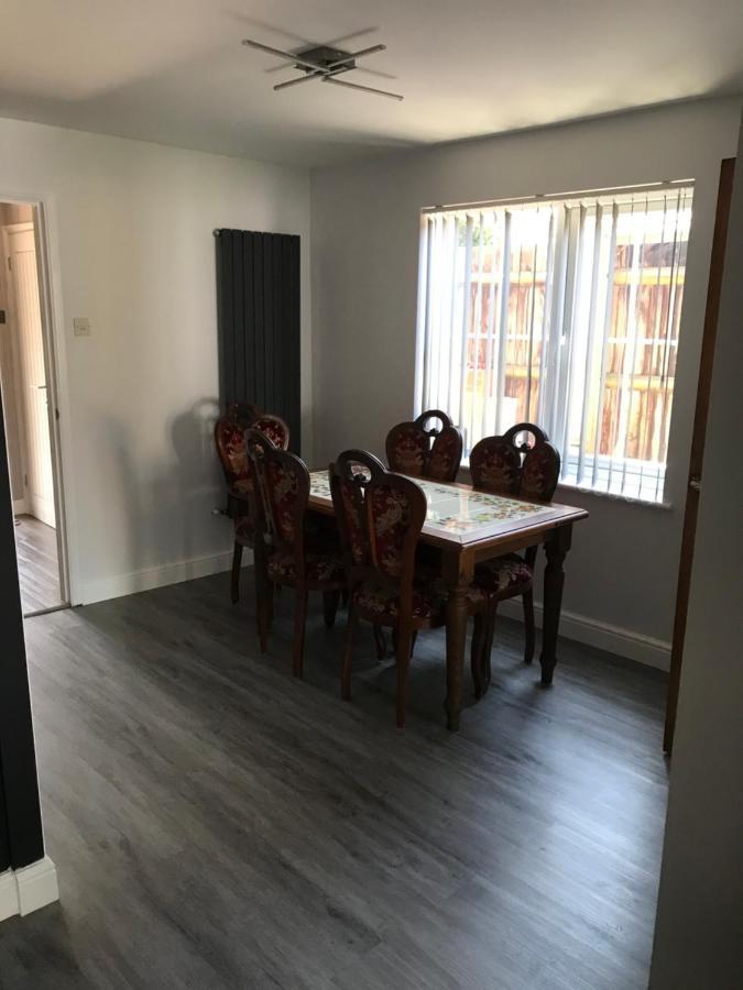 Double Room Next To Burnham Elizabeth Line Station สลาว ภายนอก รูปภาพ